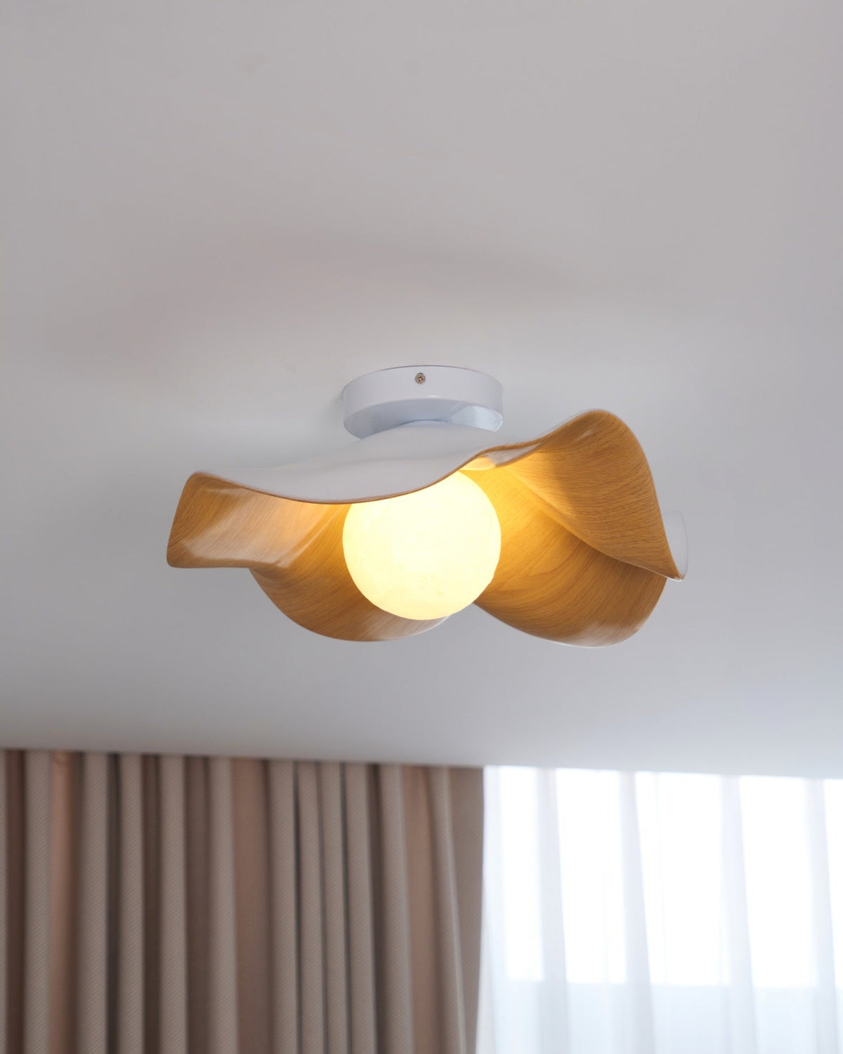 Belenor plafondlamp Lotus Leaf met witte afwerking en hout