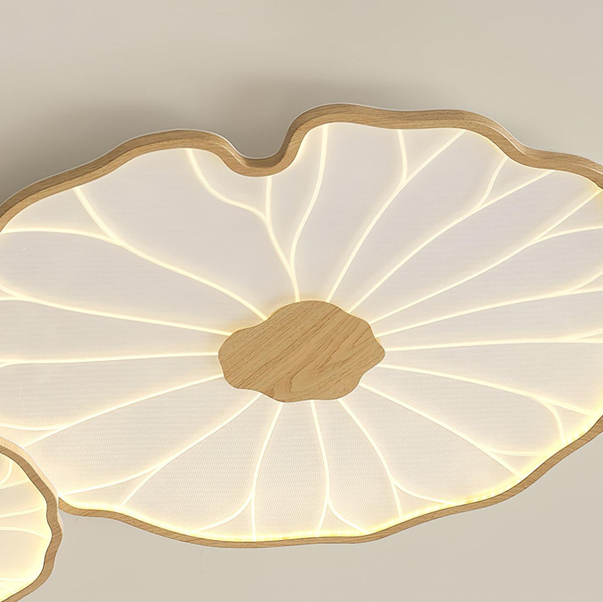 Rinorian plafondlamp Lotus Leaf met walnoot afwerking