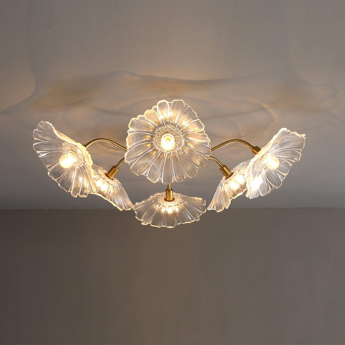 Lioruina messing plafondlamp van glas met bladglas en goudkleurige afwerking