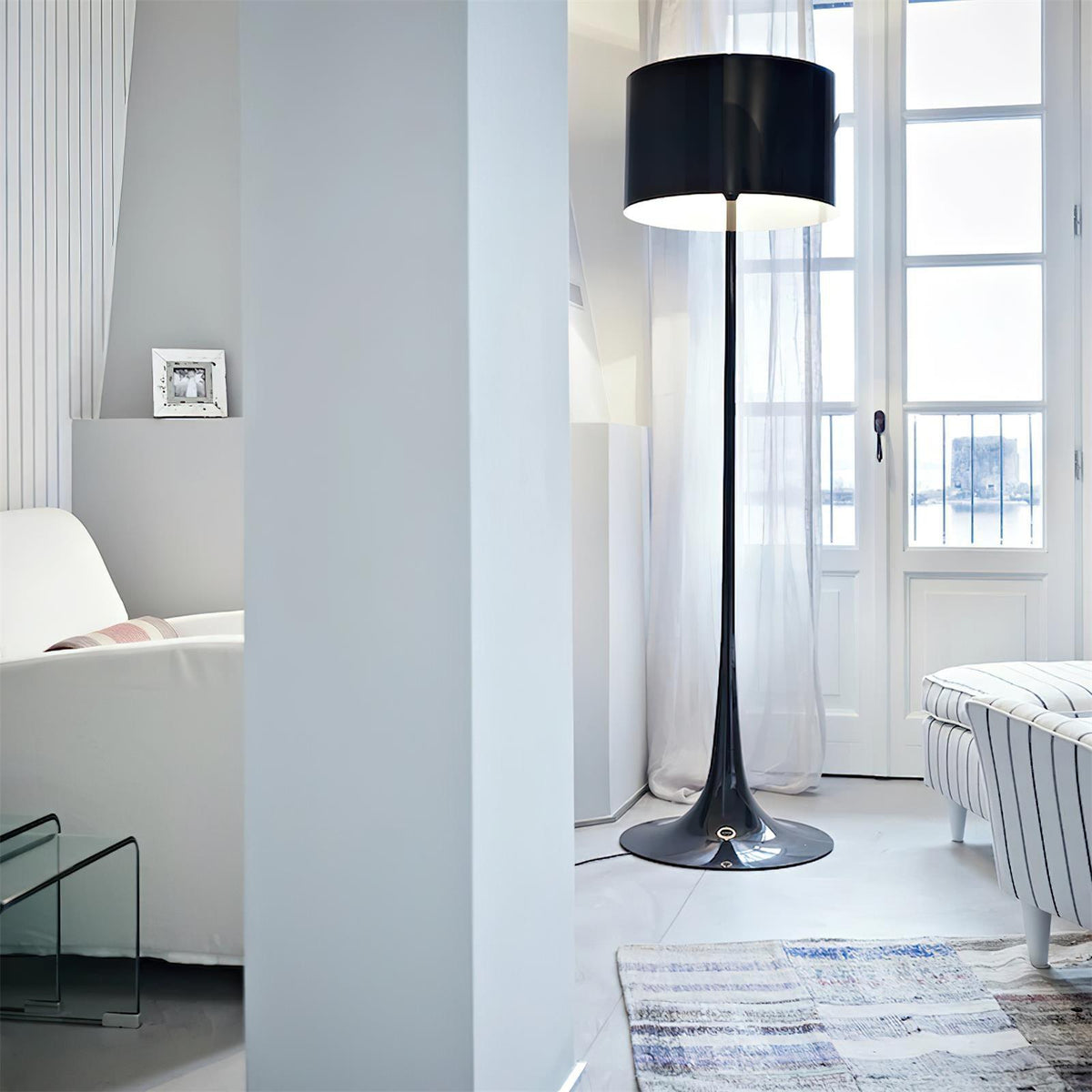 Riveette vloerlamp