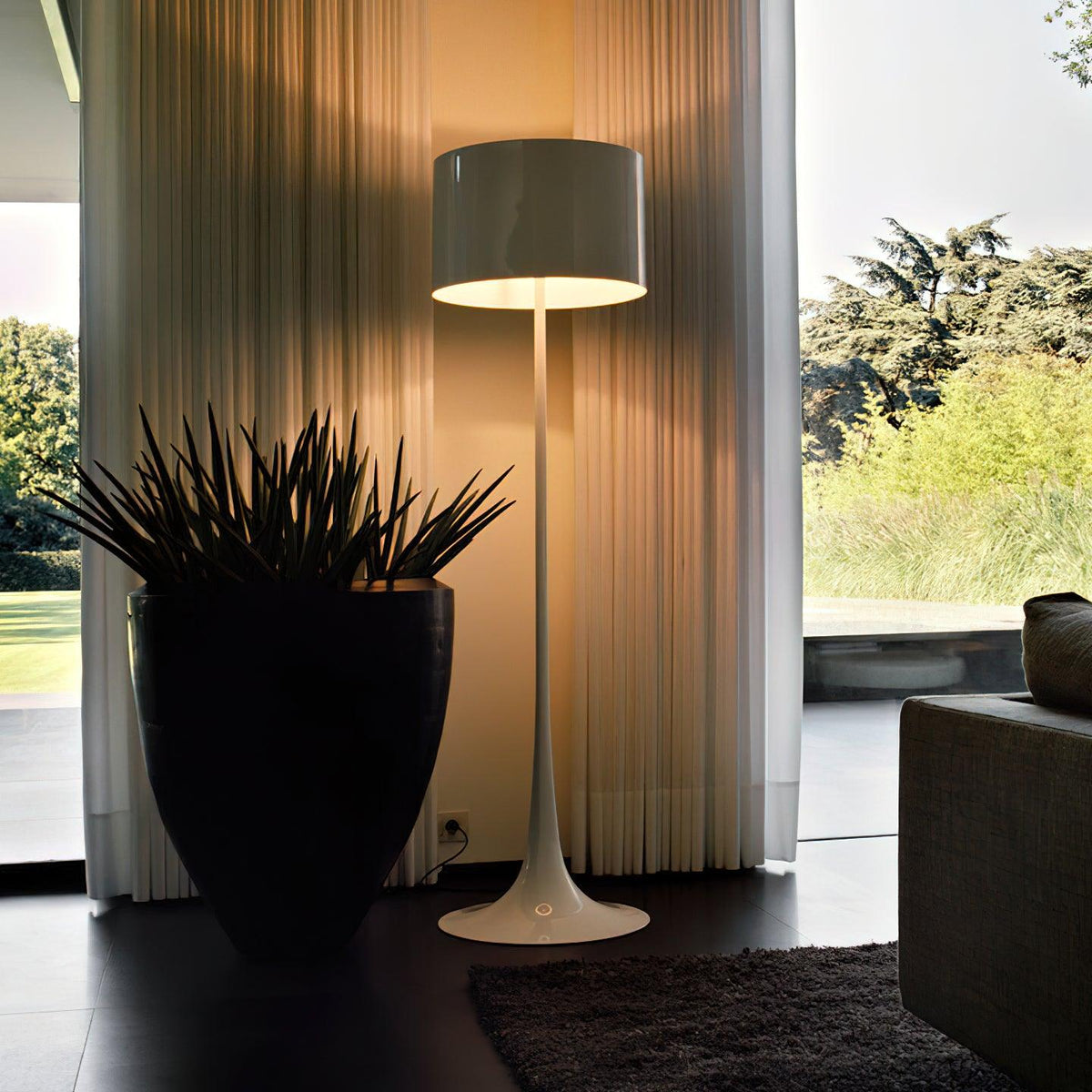 Riveette vloerlamp