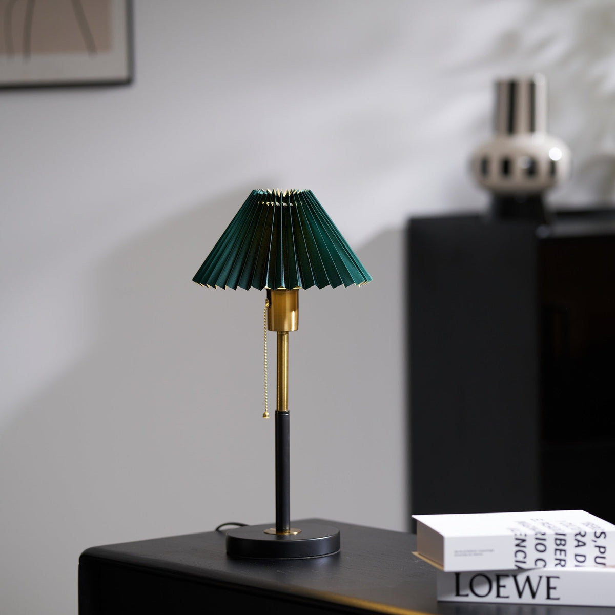 Mevzo Minimalistische tafellamp van keramiek