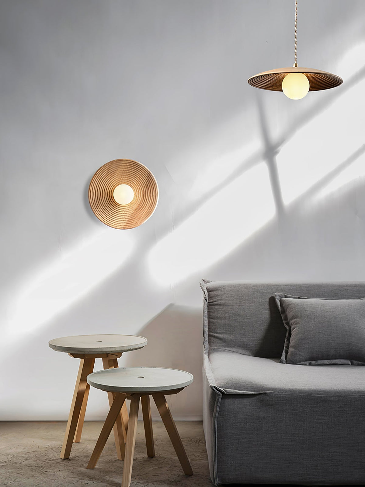Aldenise Noordse kunst Contour wandlamp van walnoothout