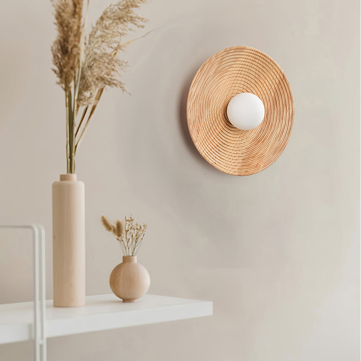 Aldenise Noordse kunst Contour wandlamp van walnoothout