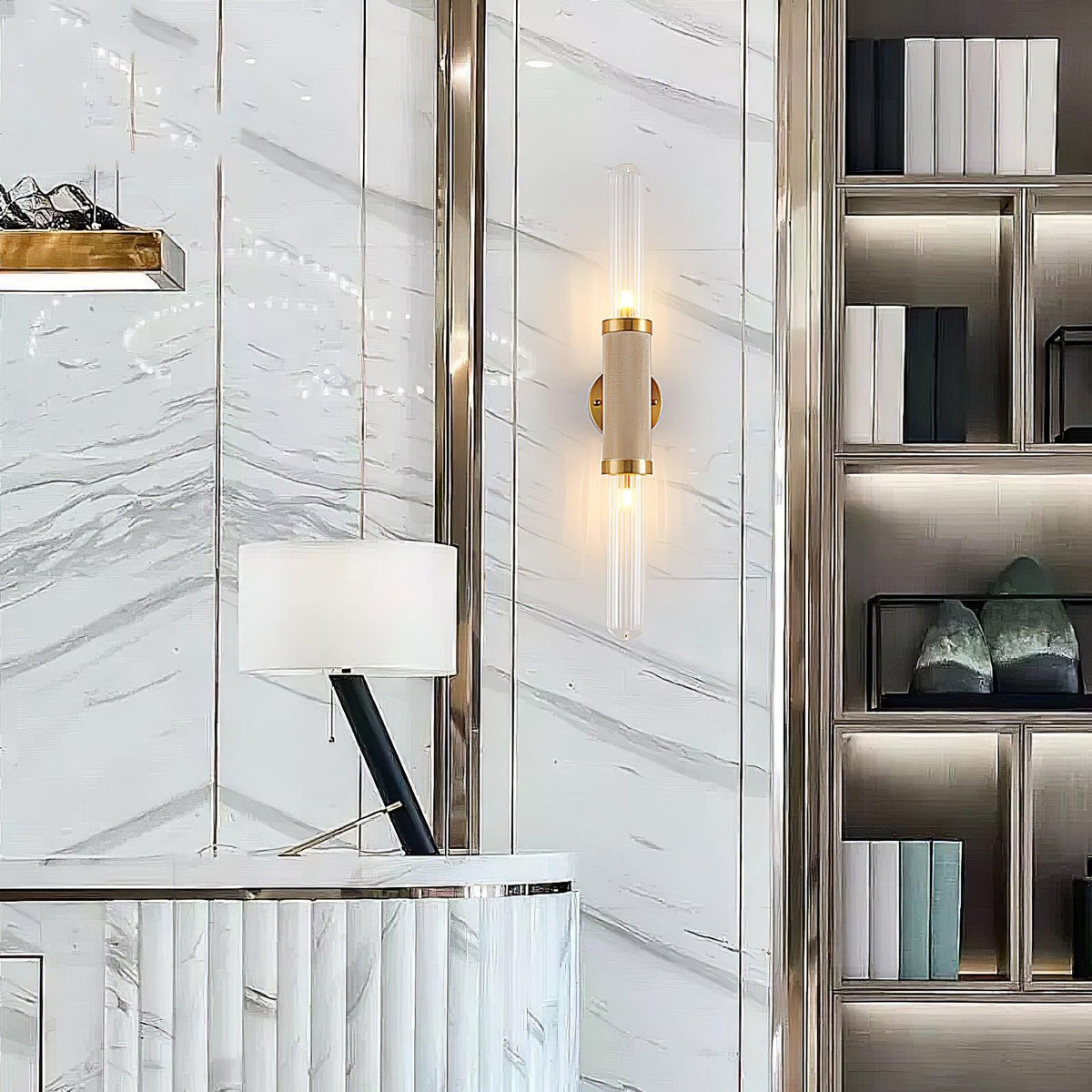 Alorira glazen wandlamp met kolomvorm in Noordse kunststijl