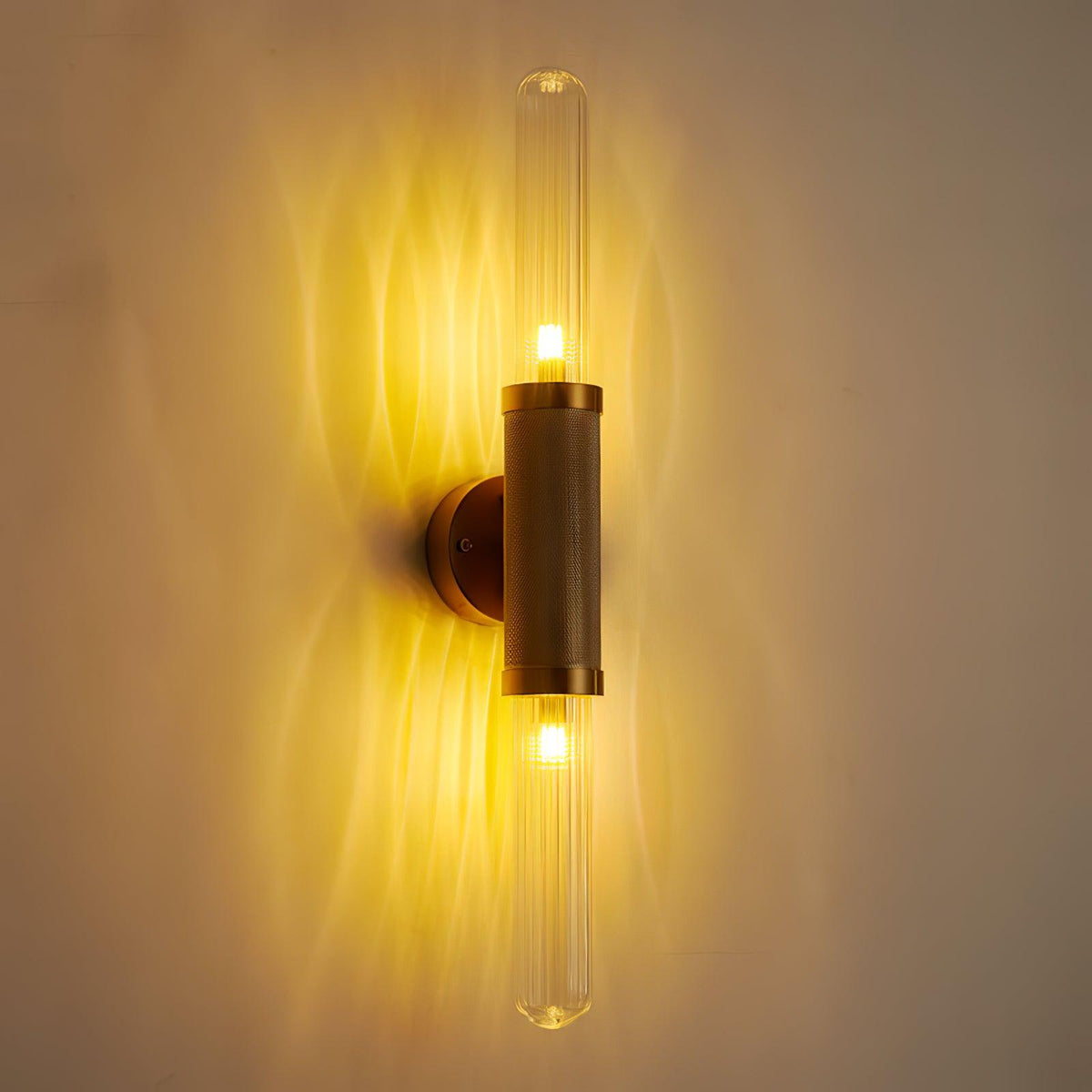 Alorira glazen wandlamp met kolomvorm in Noordse kunststijl