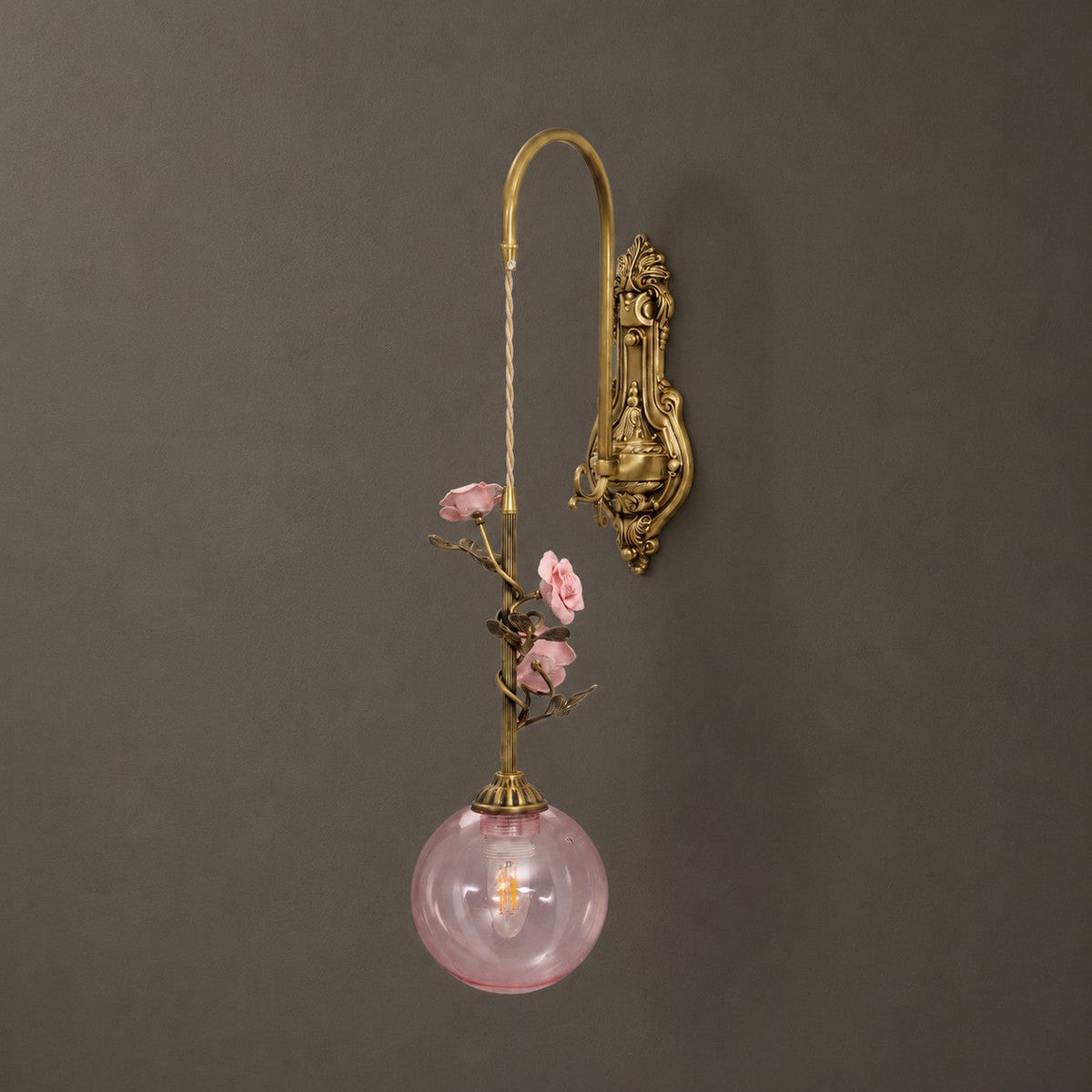 Elaararia wandlamp met antieke afwerking en roze