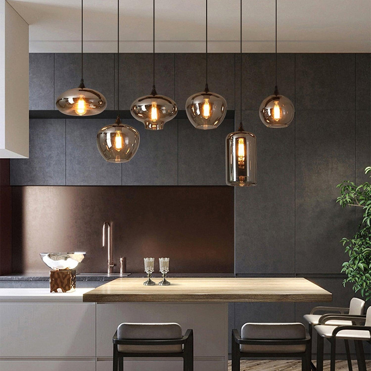 Tevely hanglamp met industriële stijl en glazen kap