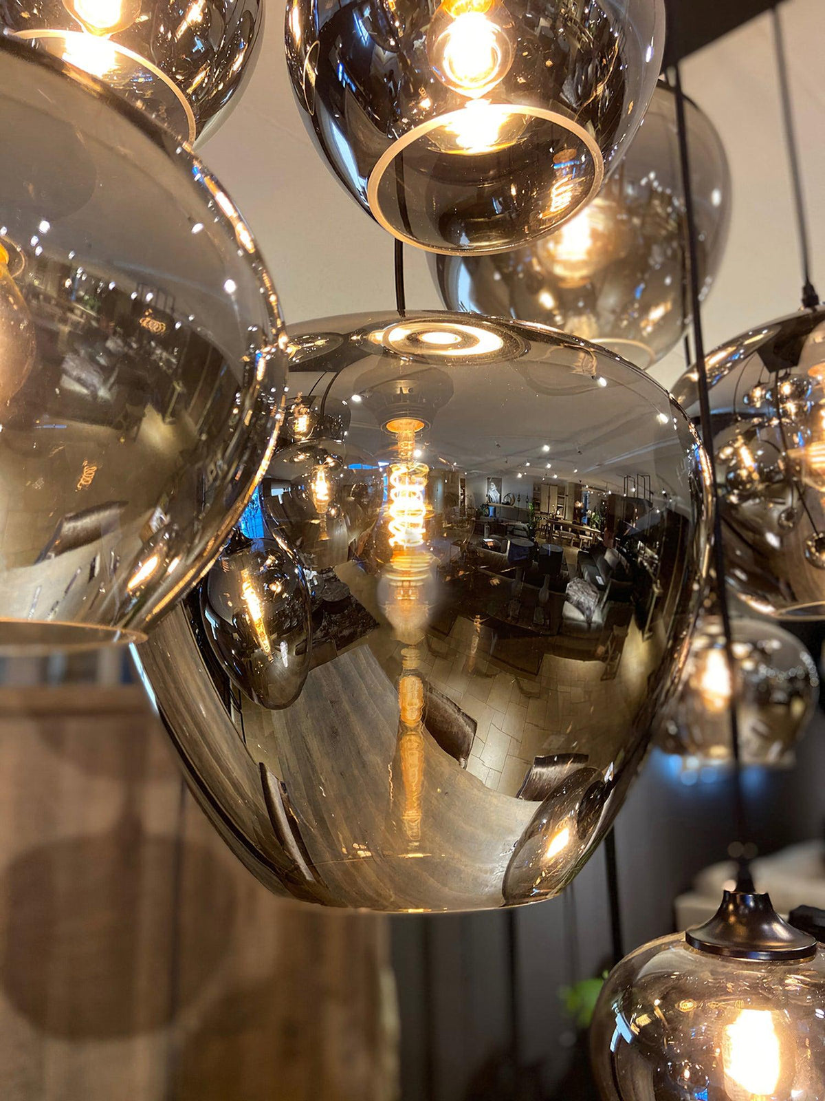 Tevely hanglamp met industriële stijl en glazen kap