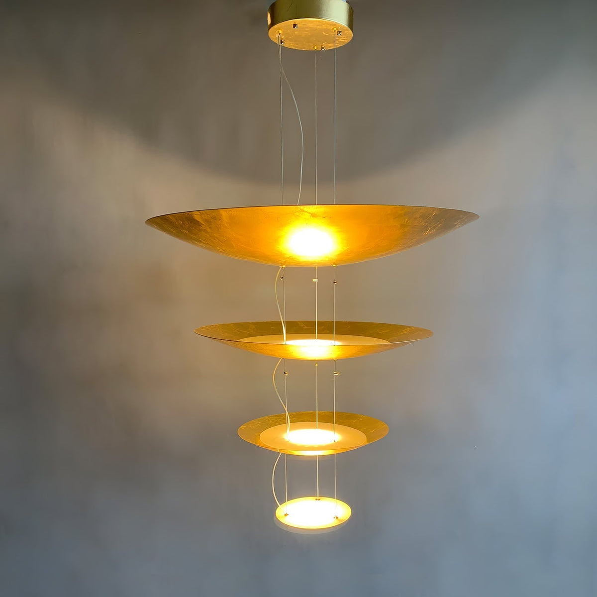 Phelion gelaagde hanglamp van goudfolie