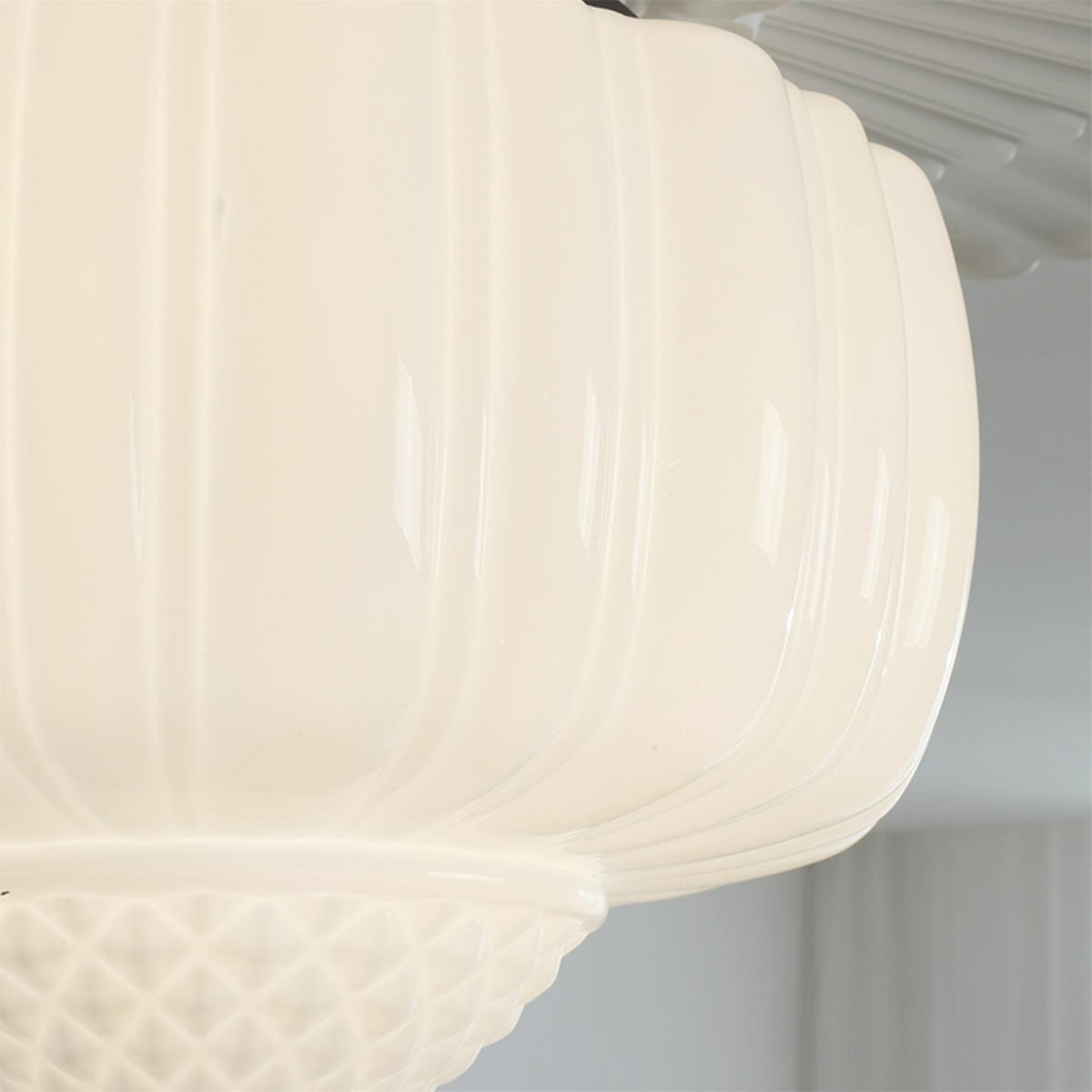 Aveny plafondlamp van glas opalglas gevlinderd koepelvorm vintage