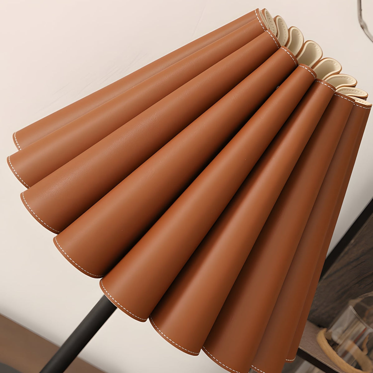 Laurel Pleat tafellamp
