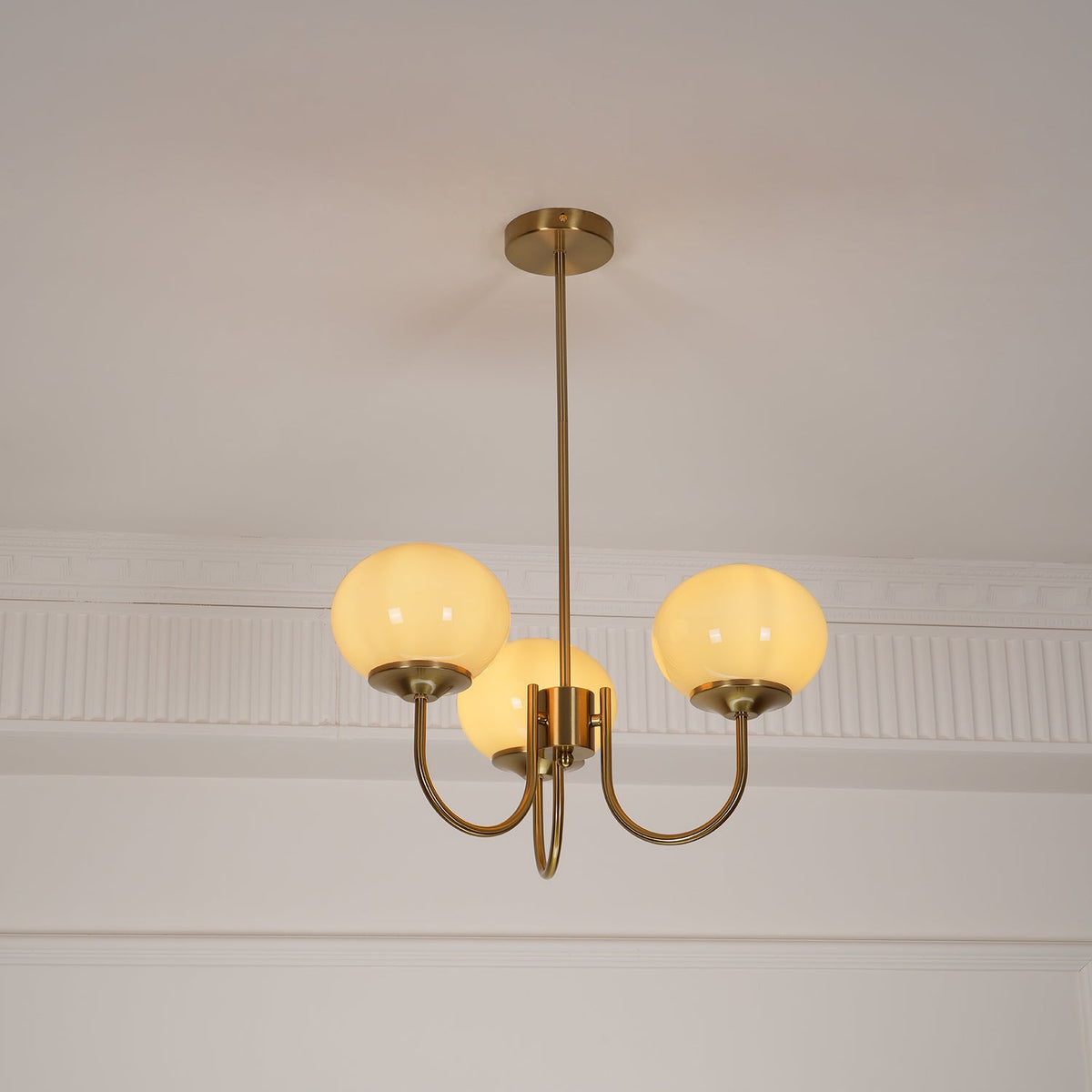 Velenian Kroonluchter met Roze Glazen Bolletjes Goud