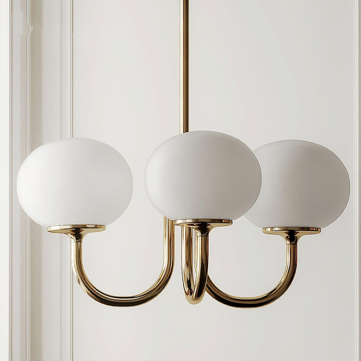 Velenian Kroonluchter met Roze Glazen Bolletjes Goud