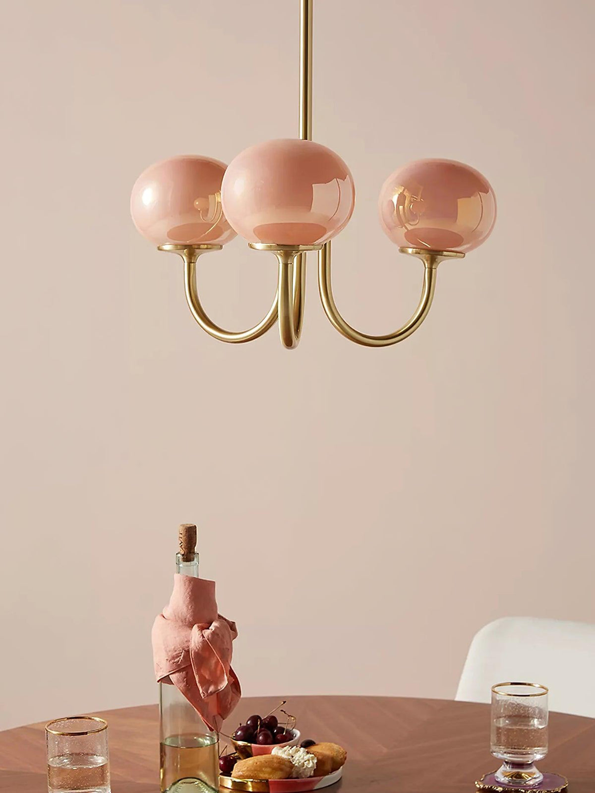 Velenian Kroonluchter met Roze Glazen Bolletjes Goud