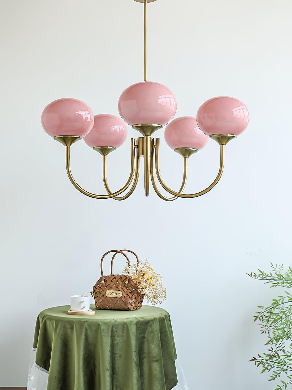 Velenian Kroonluchter met Roze Glazen Bolletjes Goud