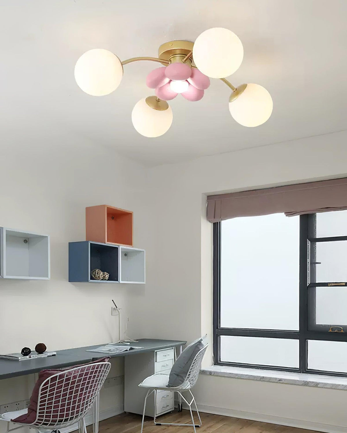 Nirox plafondlamp met Roze Bloemblaadjes
