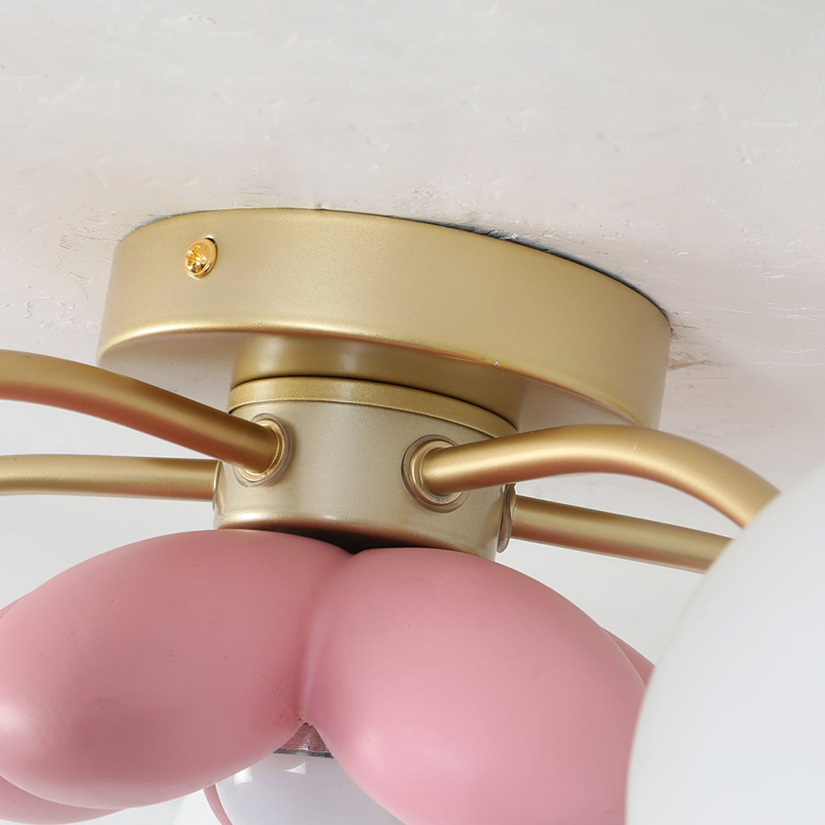 Nirox plafondlamp met Roze Bloemblaadjes