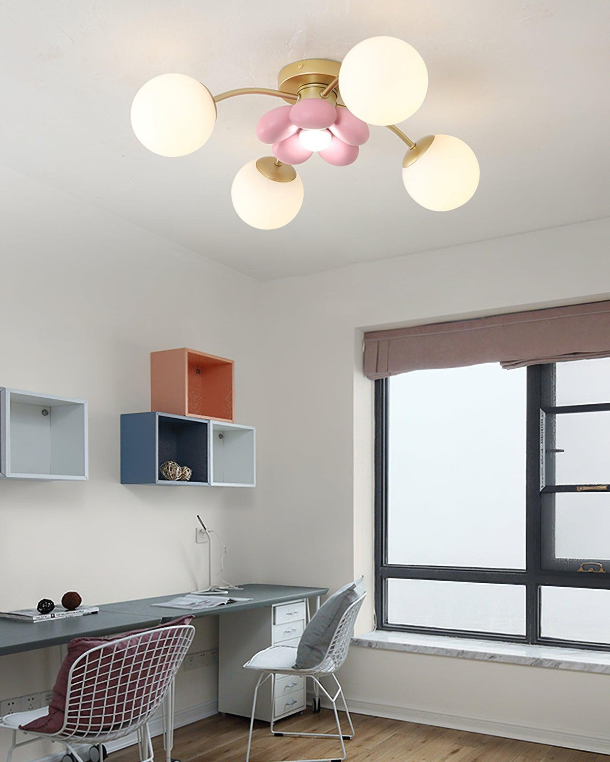 Nirox plafondlamp met Roze Bloemblaadjes
