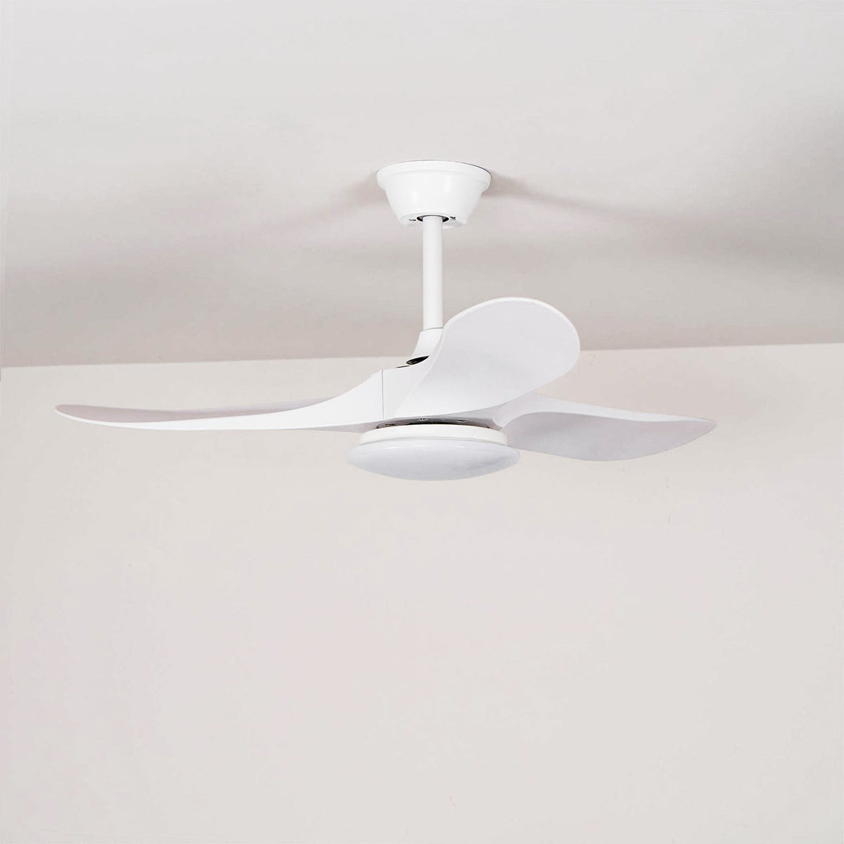 Liorueria plafondventilator met verlichting
