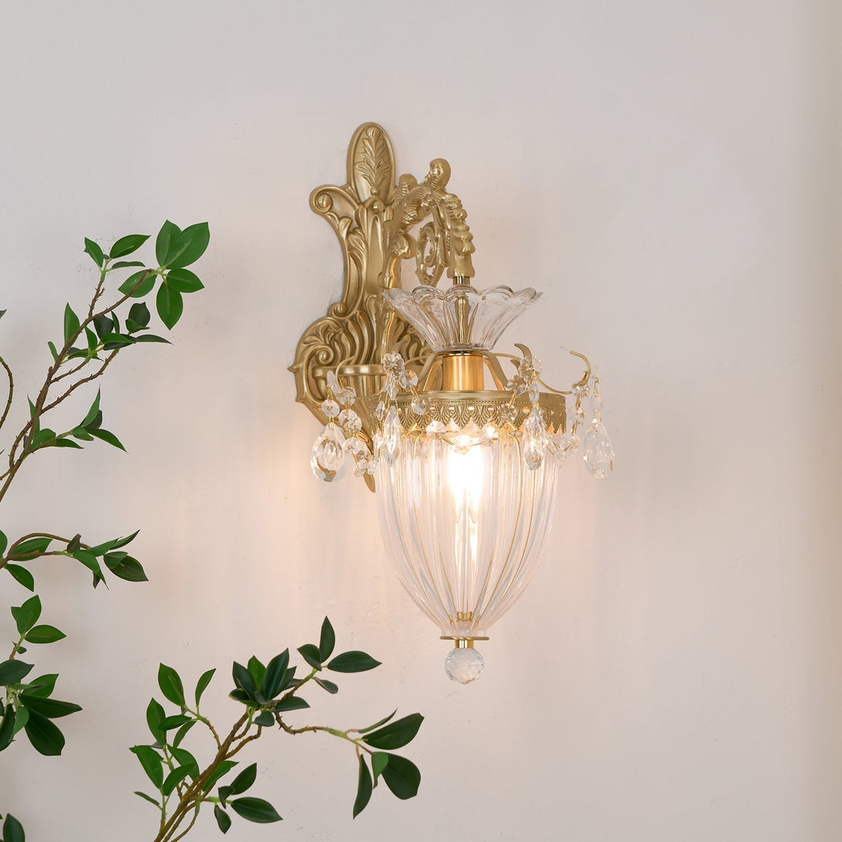 Vireon wandlamp goudkleurige afwerking dubbele wandlamp modern