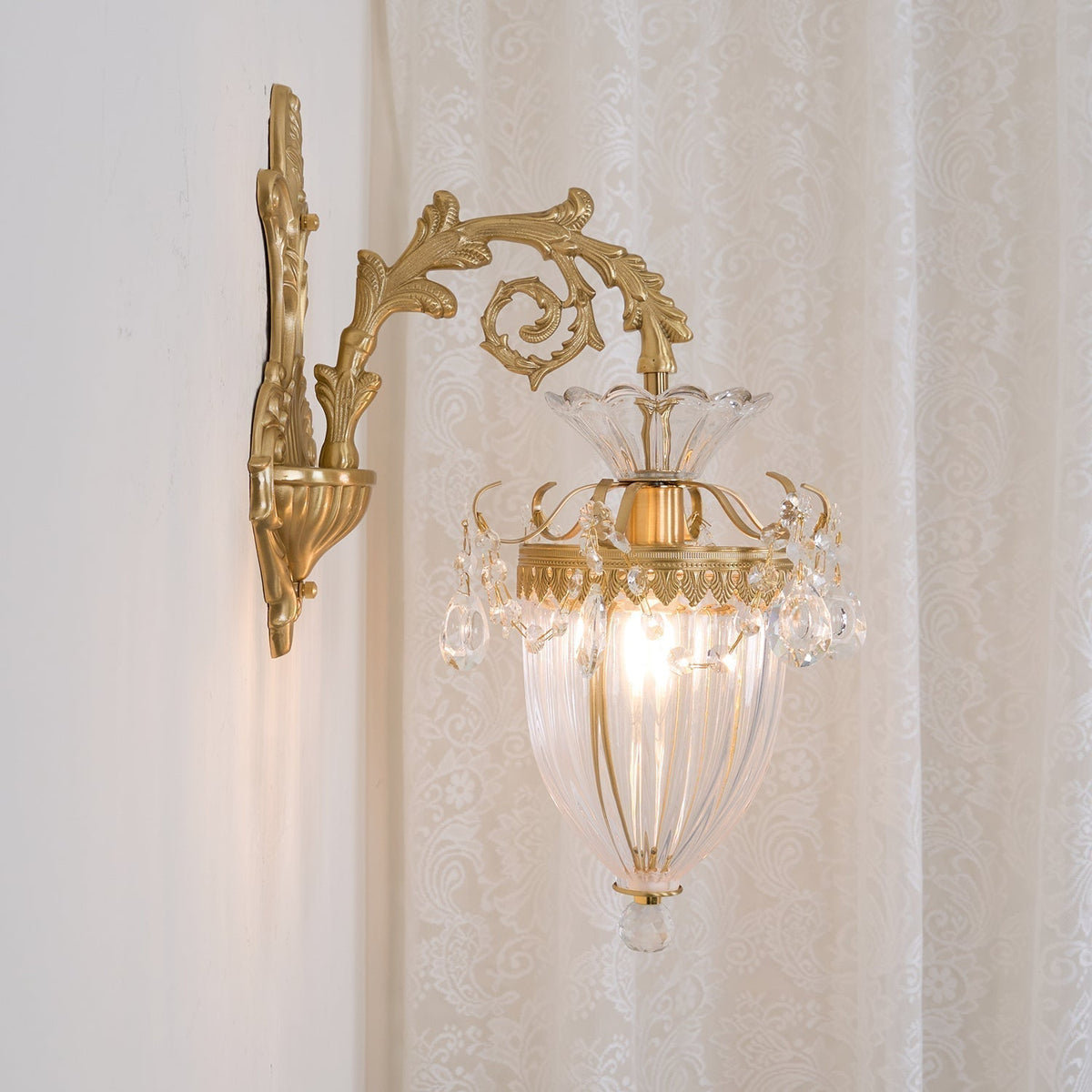 Vireon wandlamp goudkleurige afwerking dubbele wandlamp modern