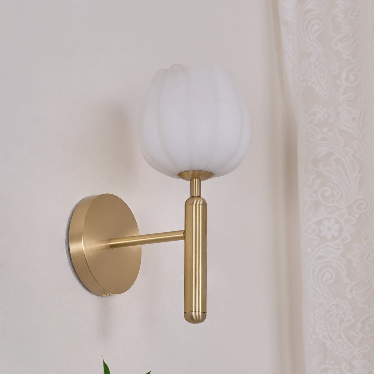 Nivarina Floral albasten wandlamp van messing