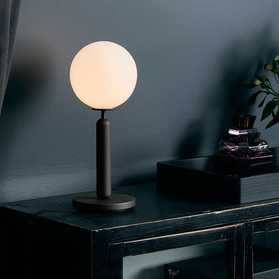 Eirelielle minimalistische tafellamp met glas