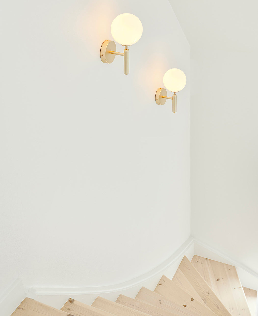 Kynlo wandlamp met stekker, glazen bol Nordic