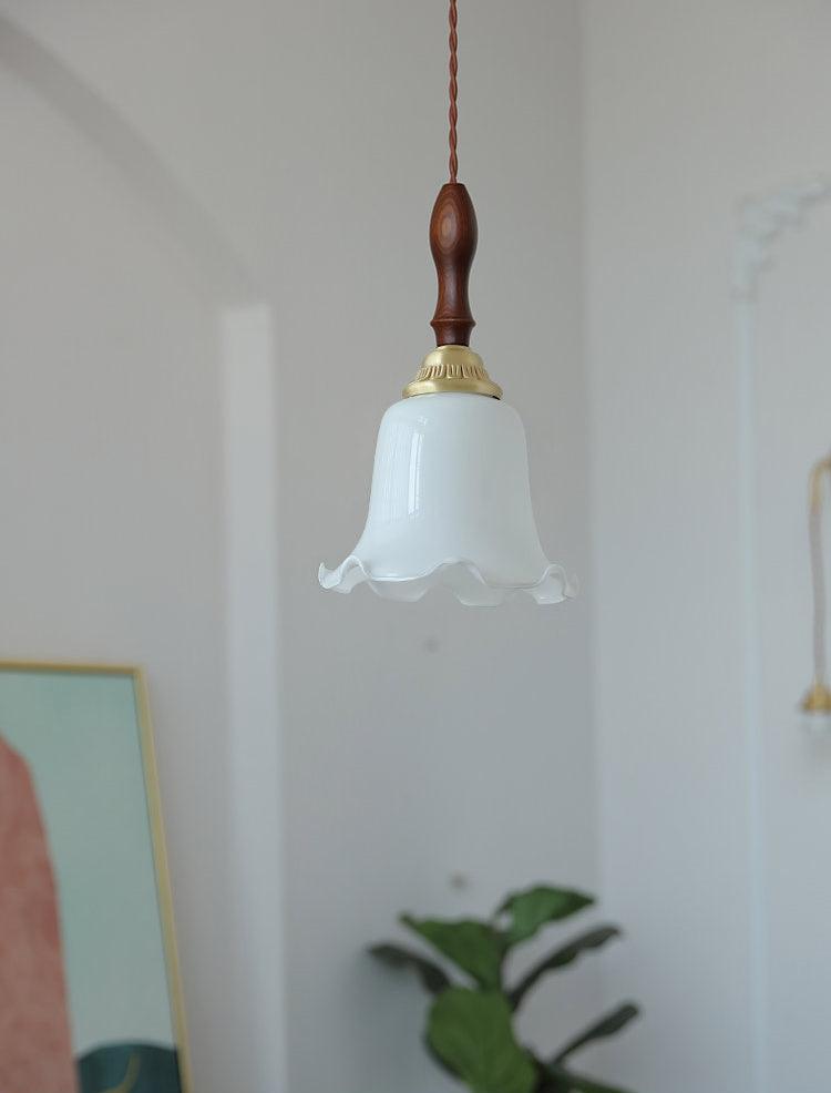 Floria hanglamp met melkachtige bloemmotief