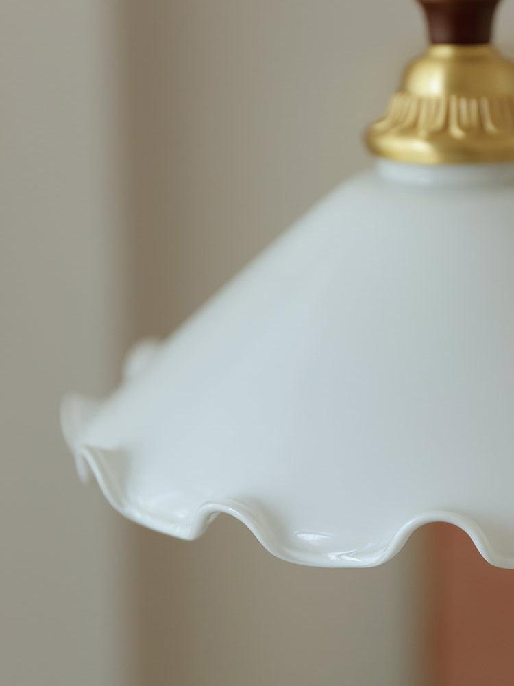 Floria hanglamp met melkachtige bloemmotief