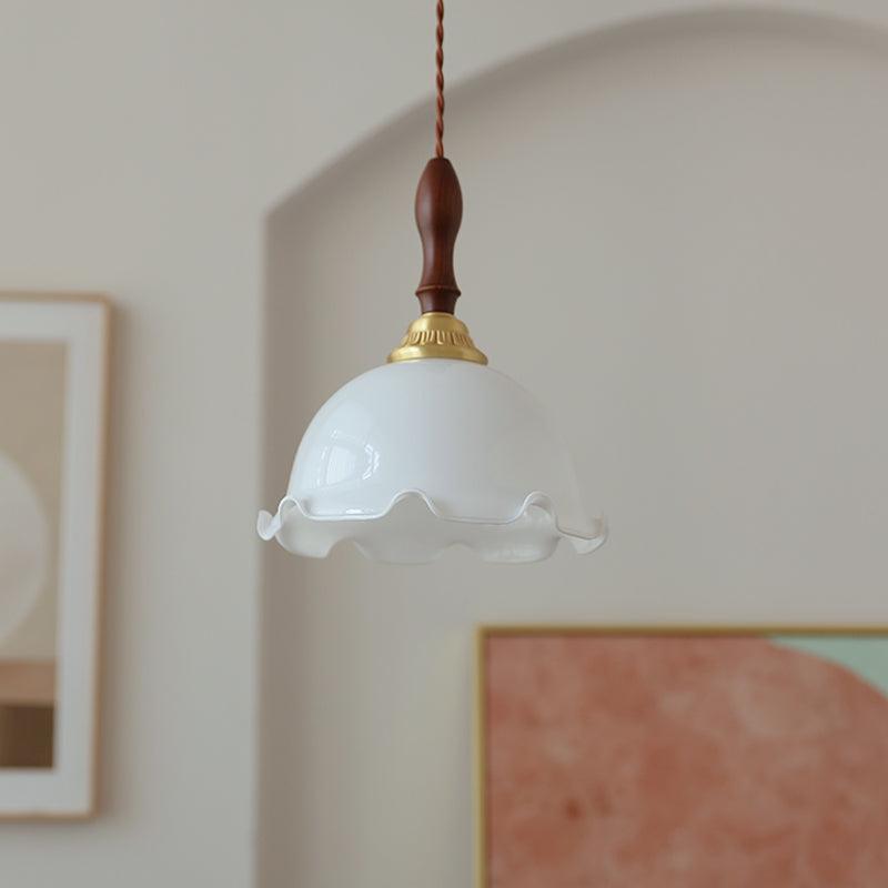 Floria hanglamp met melkachtige bloemmotief