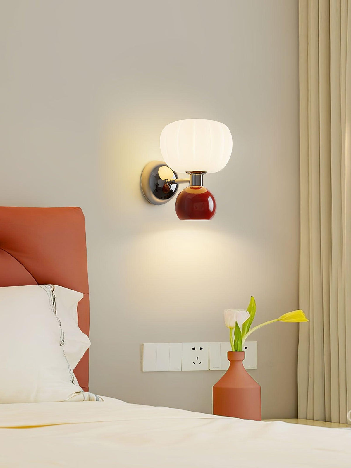 Jorvin Noordse kunstzinnige wandlamp van crèmekleurige kunststof
