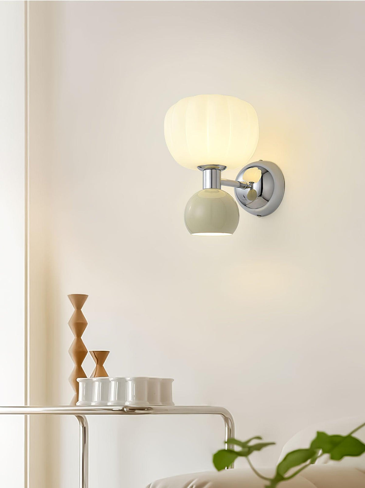 Jorvin Noordse kunstzinnige wandlamp van crèmekleurige kunststof