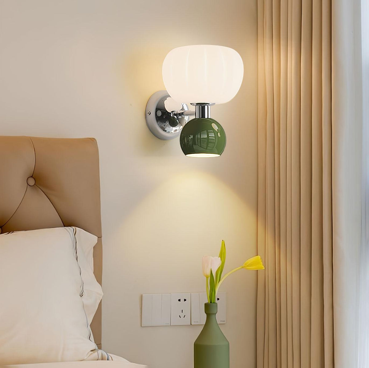 Jorvin Noordse kunstzinnige wandlamp van crèmekleurige kunststof