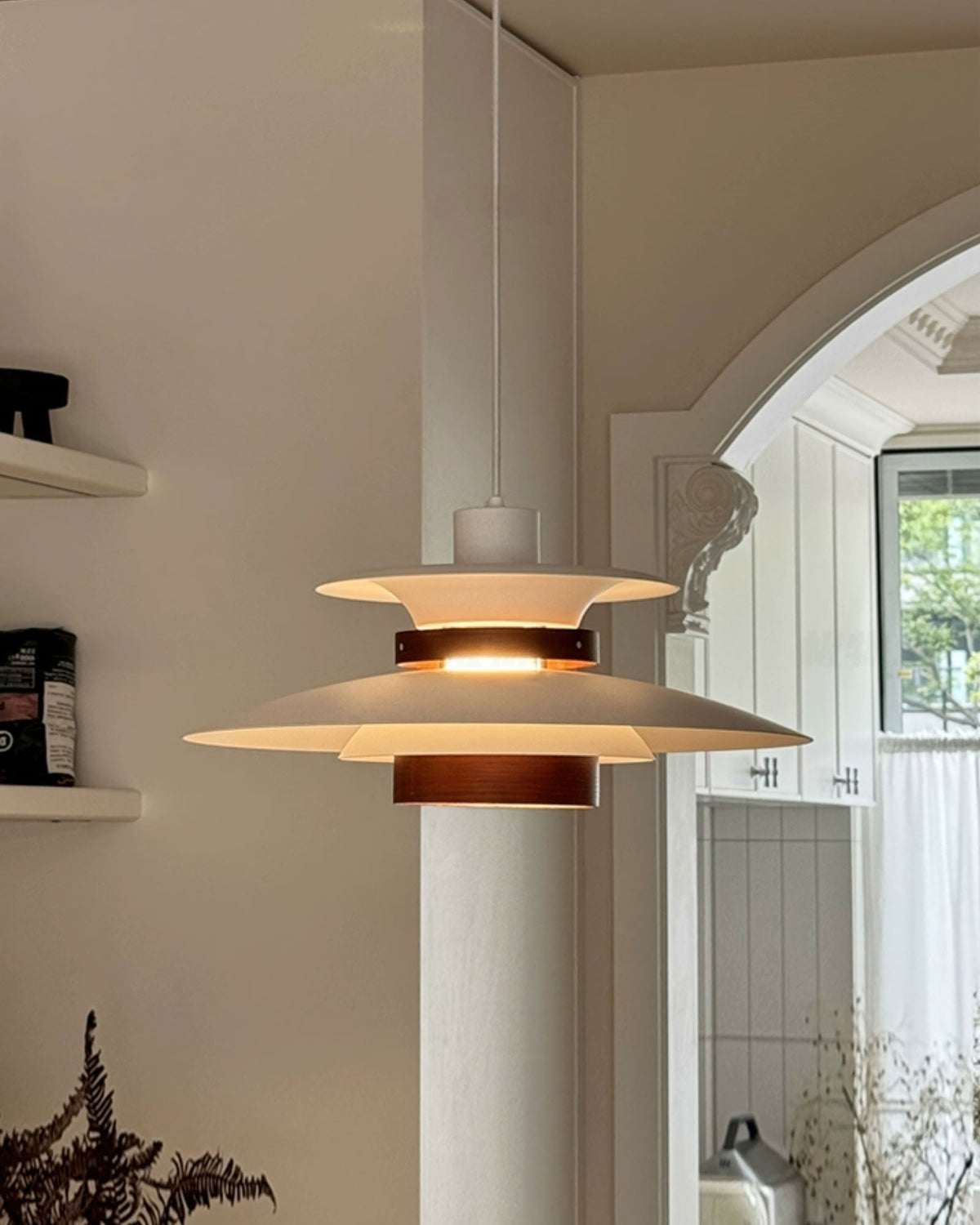 Xyla hanglamp van hout met gelagen kapje Scandinavisch voor eetkamer