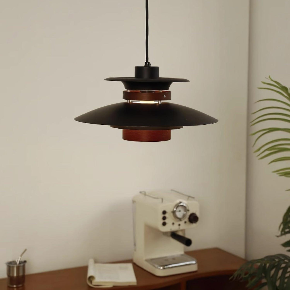 Sylelenne hanglamp van hout en staal