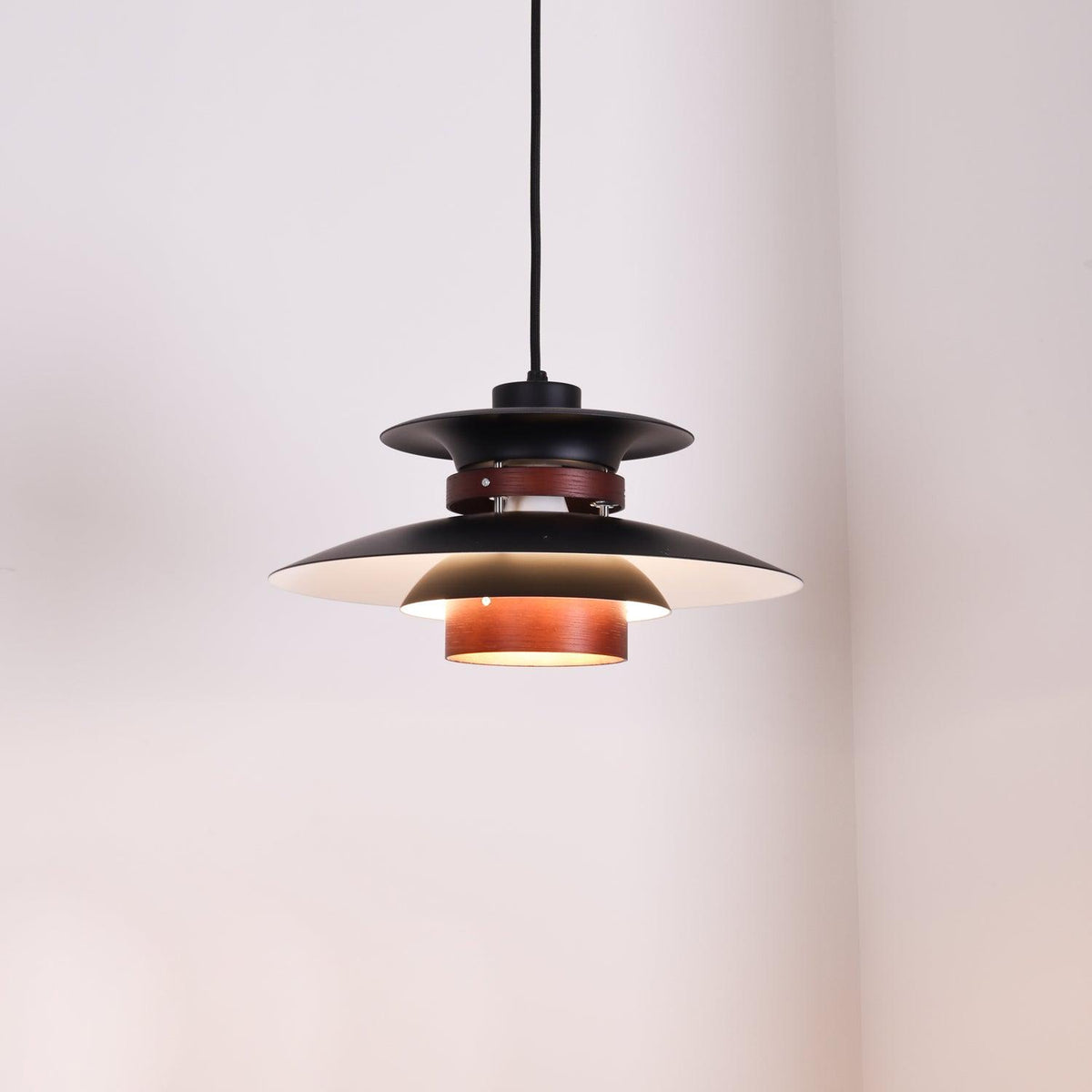 Sylelenne hanglamp van hout en staal