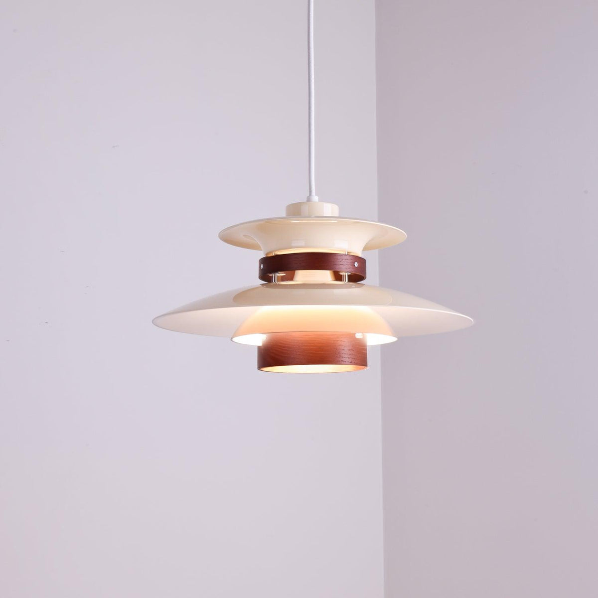 Sylelenne hanglamp van hout en staal