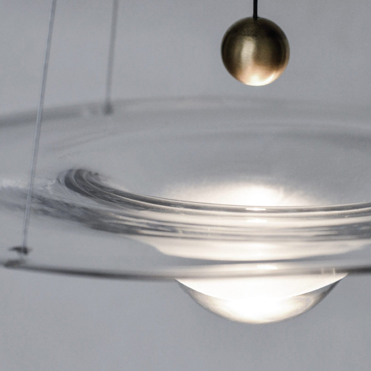 Aurivine hanglamp van messing met minimalistisch ontwerp