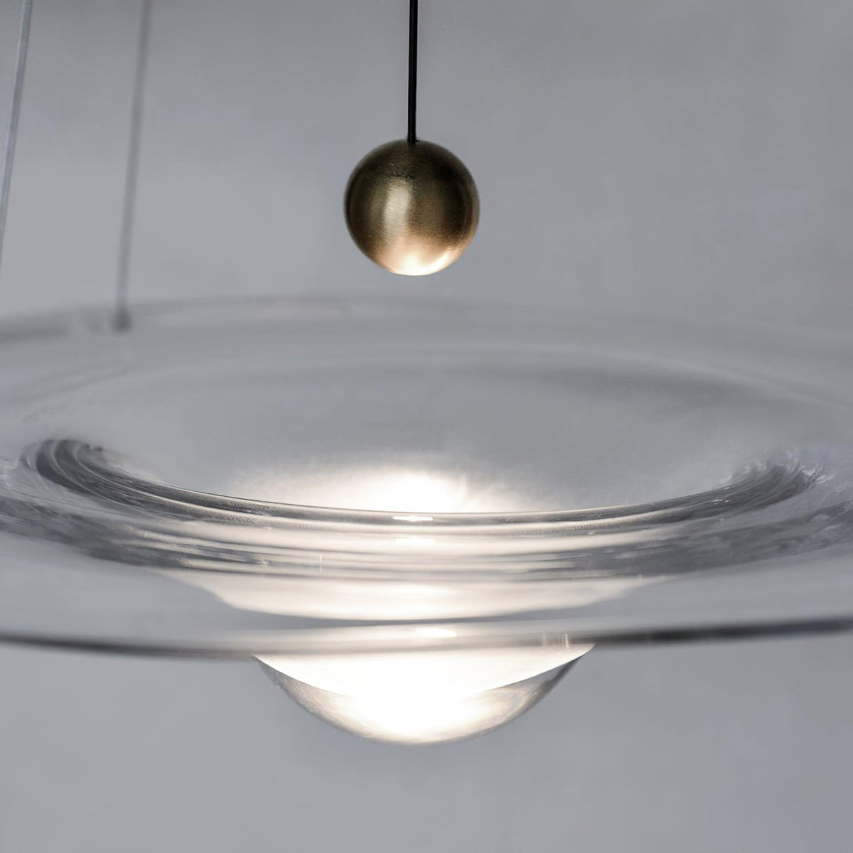 Aurivine hanglamp van messing met minimalistisch ontwerp