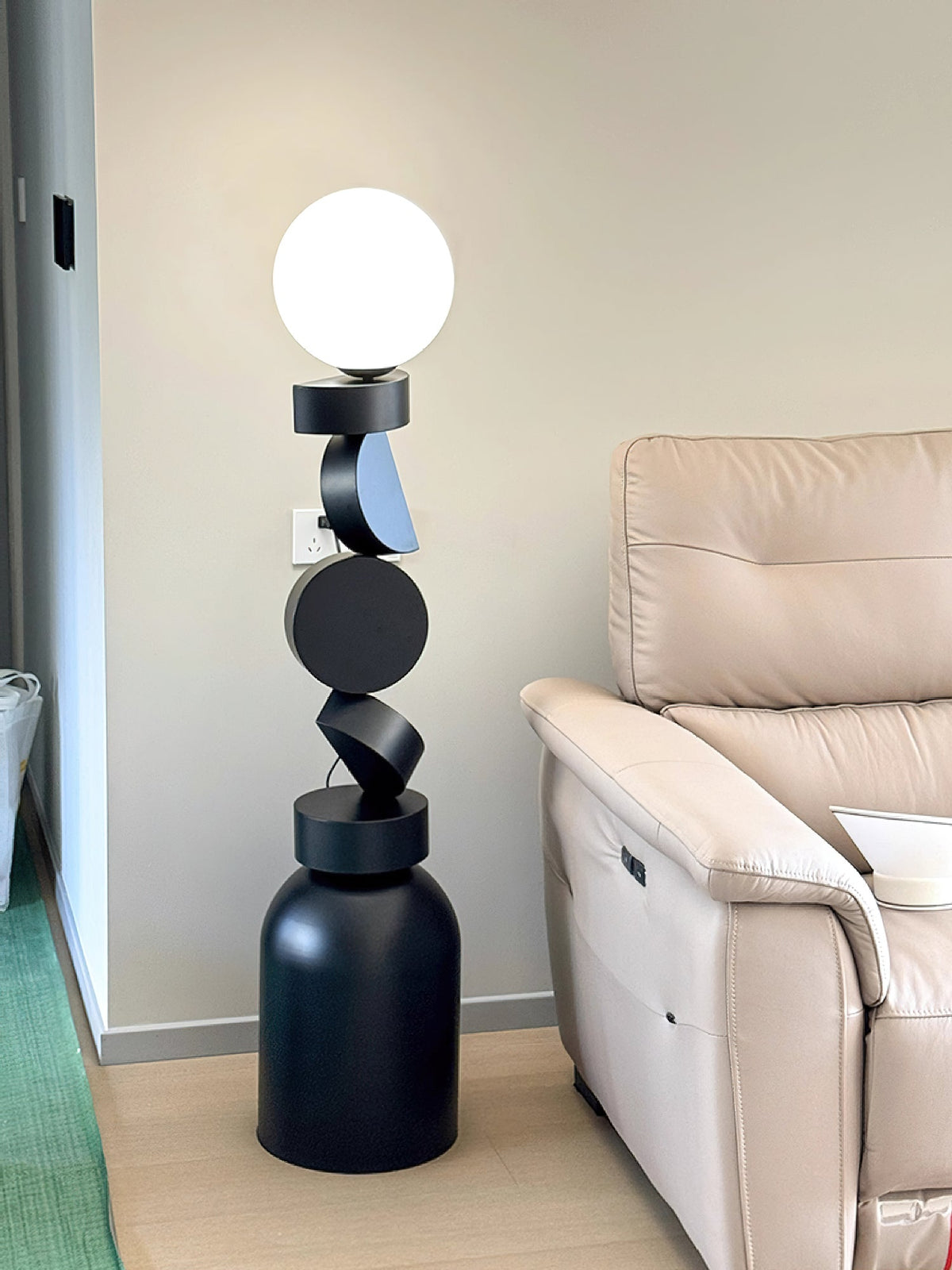 Calisine vloerlamp Monolith kubus zwart voetstuk