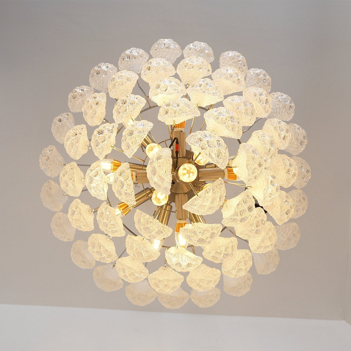 Velerine kroonluchter met heldere Murano-glasdruppels in gelaagde vorm