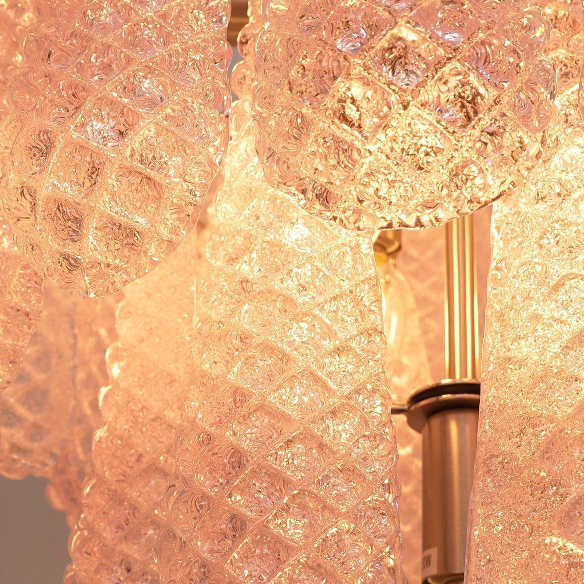 Cirelian kroonluchter met roze druipende cascade romantisch