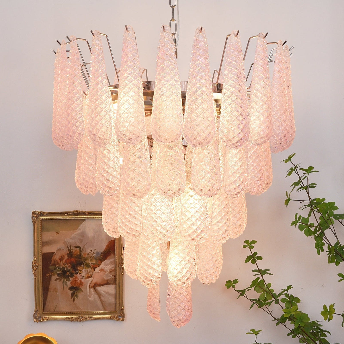 Cirelian kroonluchter met roze druipende cascade romantisch