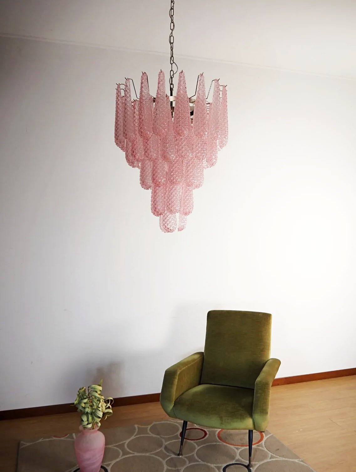 Cirelian kroonluchter met roze druipende cascade romantisch
