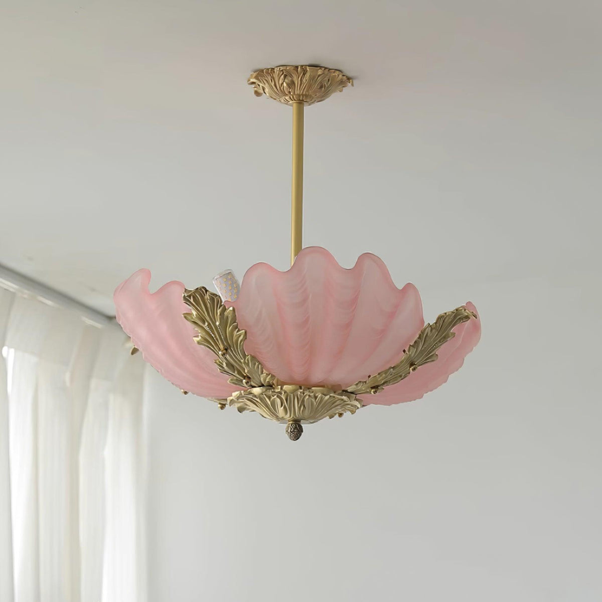 Murano hanglamp roze Murano shell met messing barokke keuken
