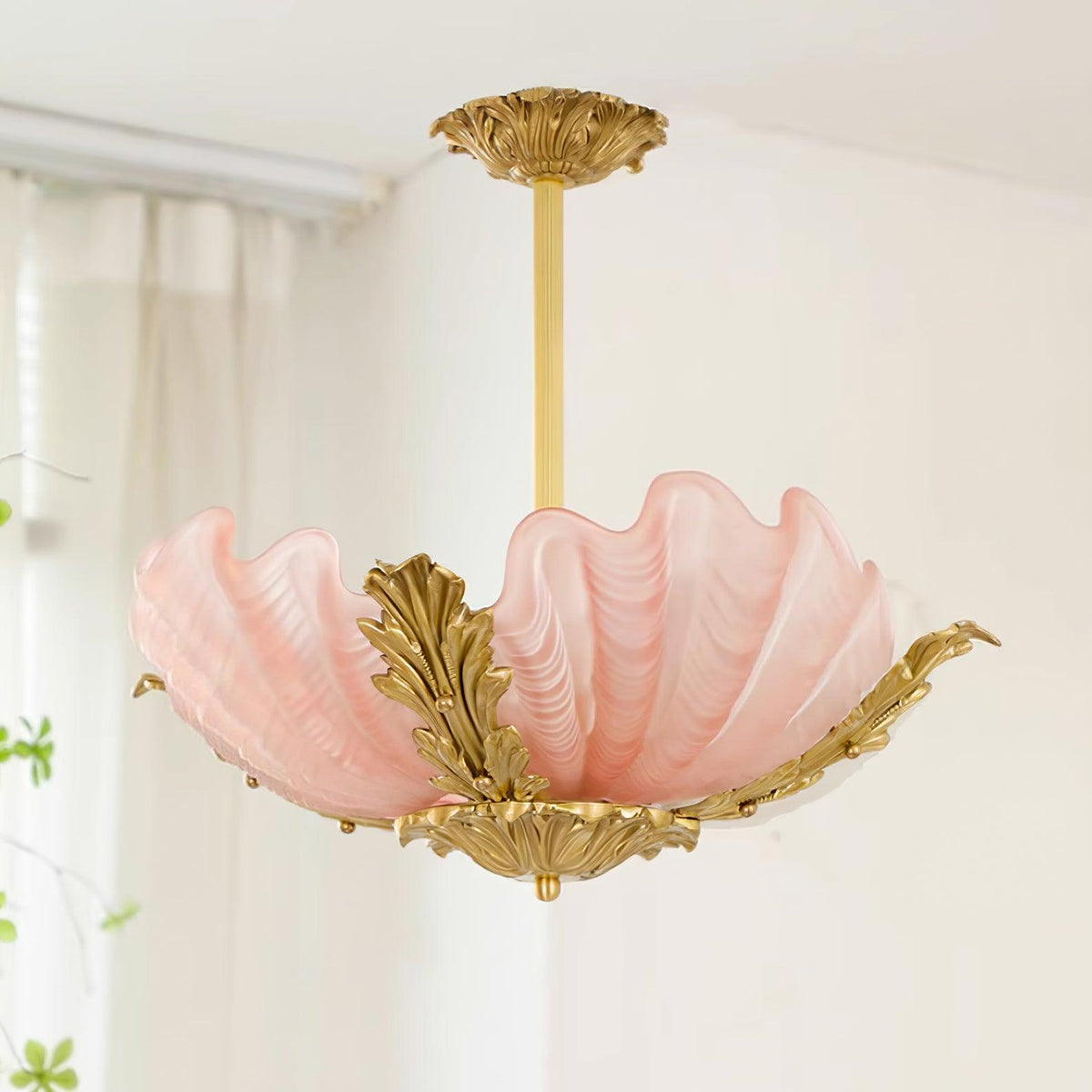 Murano hanglamp roze Murano shell met messing barokke keuken