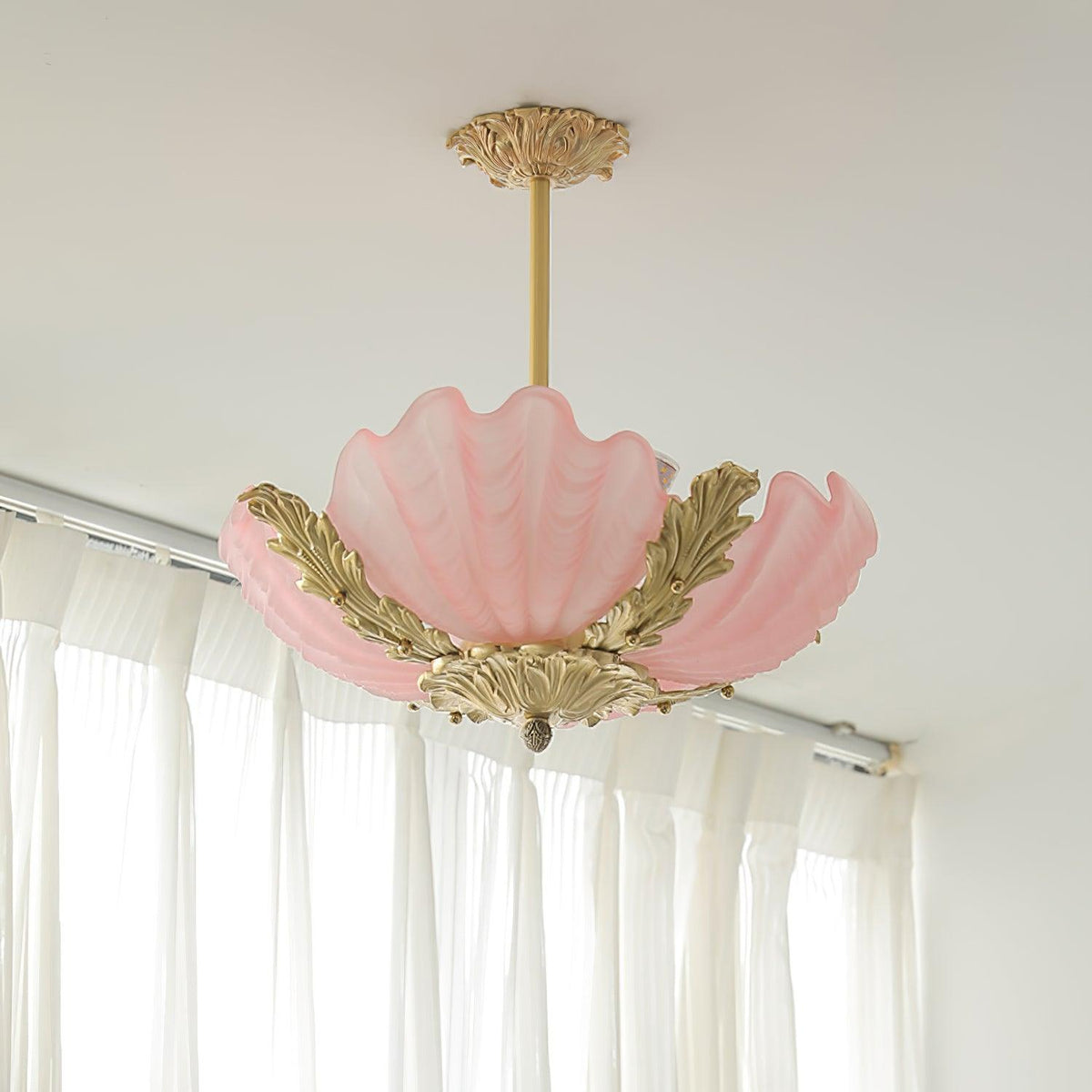 Murano hanglamp roze Murano shell met messing barokke keuken