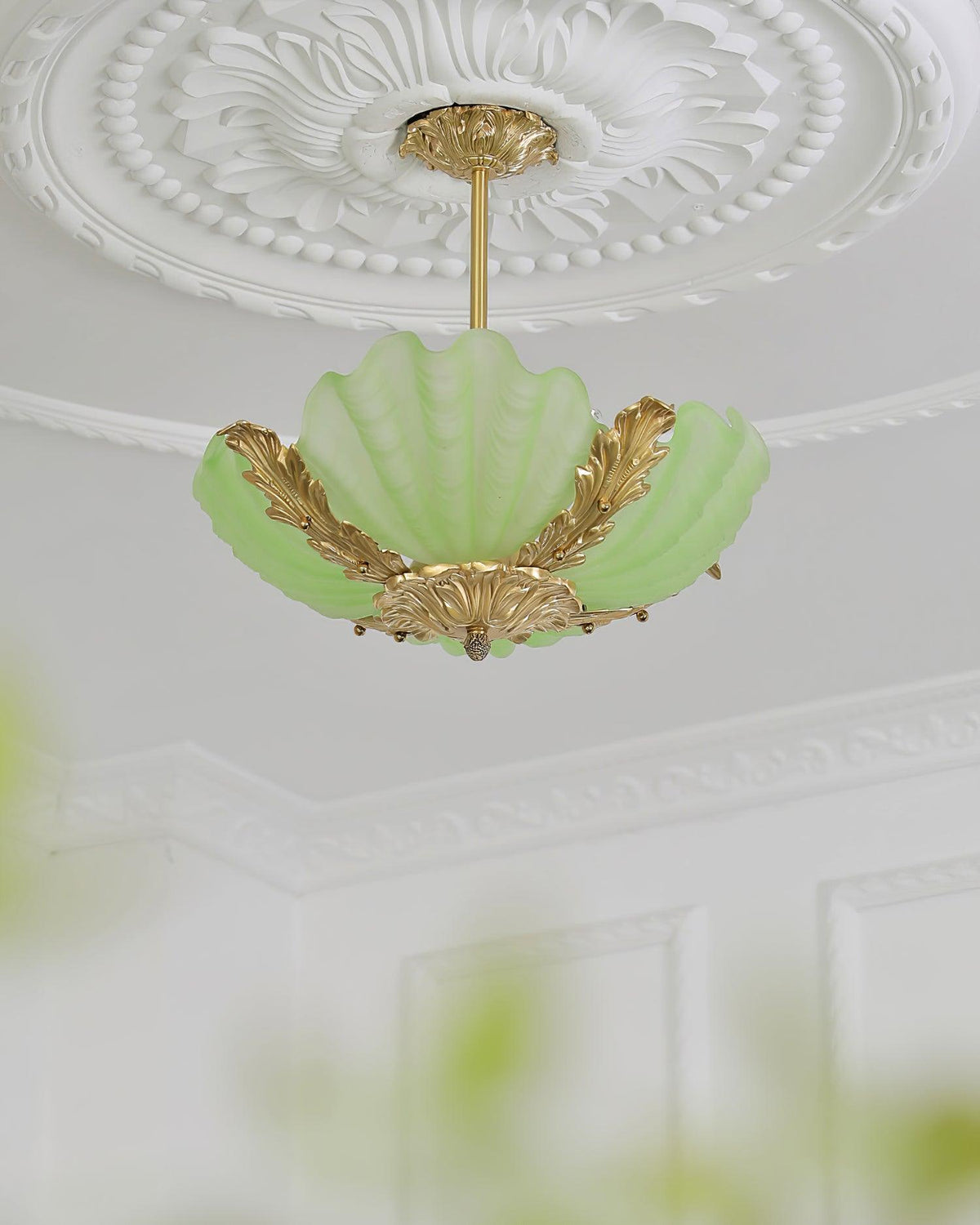 Murano hanglamp roze Murano shell met messing barokke keuken